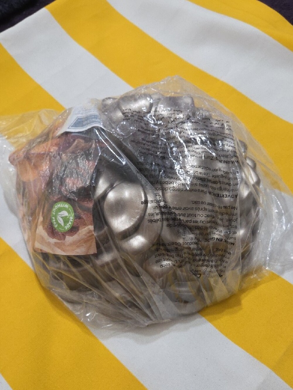 NEW Nordic Ware Metallic Gold Blossom Bundt Cake Pan - Picture 5 of 5